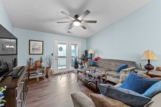 Building Photo - 8921 Hunters Creek Dr