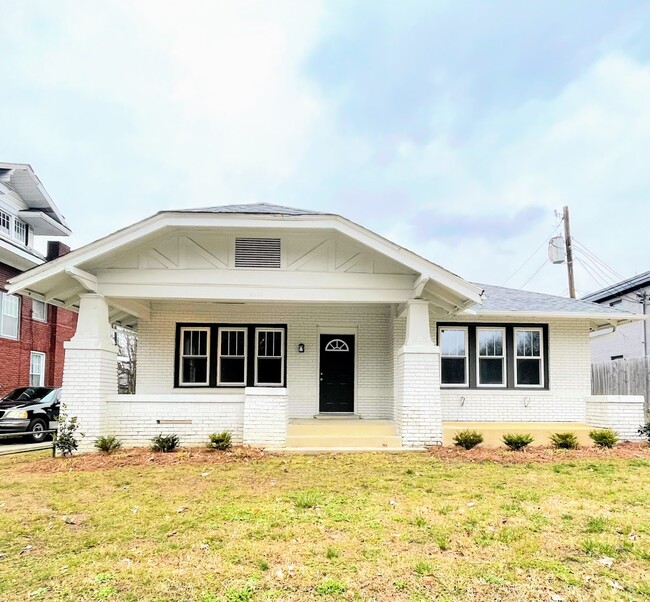 Foto del edificio - 1223 N Highland Ave