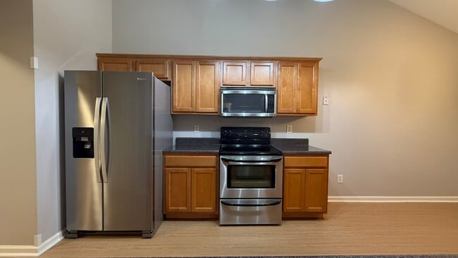 Building Photo - 2350 Walnut Tree Ct NE