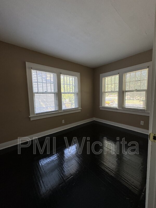 Foto del edificio - 735 S Grove St