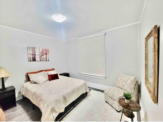 Building Photo - 127 Concession St