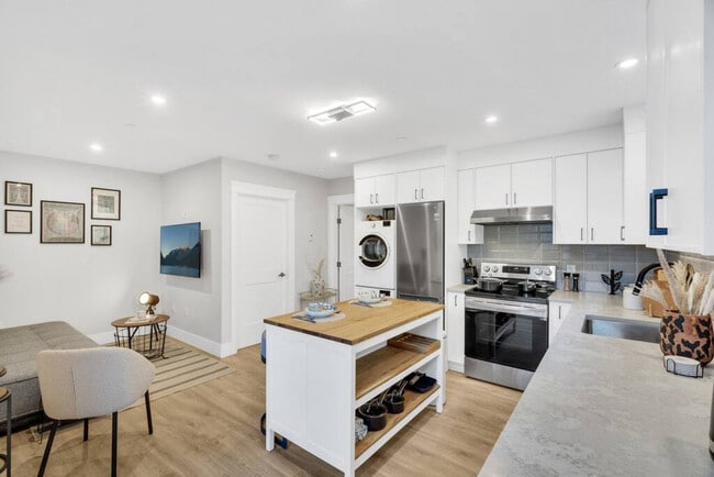 Photo du bâtiment - 2145 W 32nd Ave