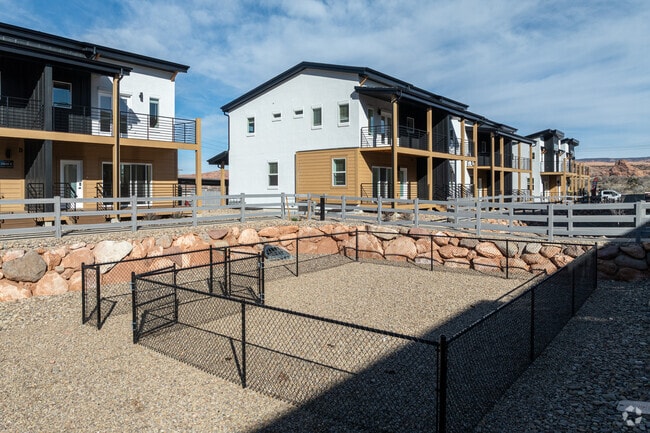 Building Photo - Desert Sol Villas