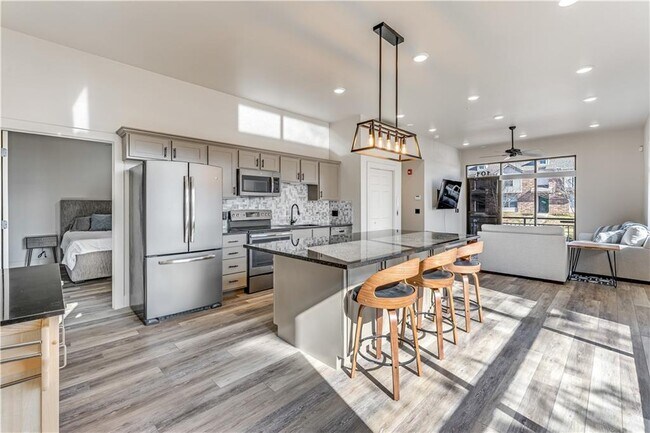 Foto del edificio - 1723 N Chestnut Ave