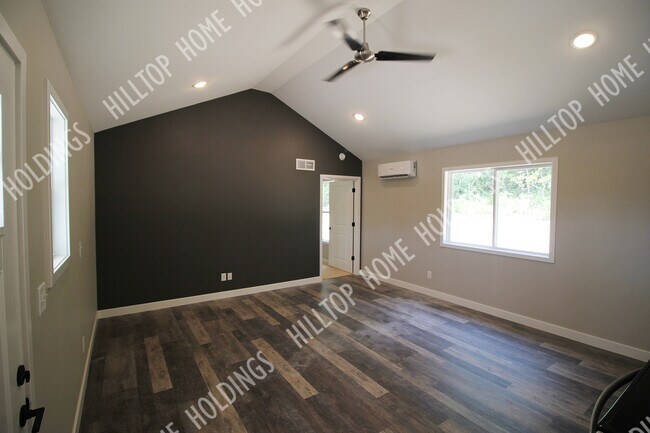 Foto del edificio - 2 Oak Terrace Ln