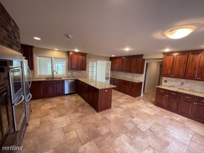 Building Photo - 6 br, 4 bath House - 5705 Parkwood Ln