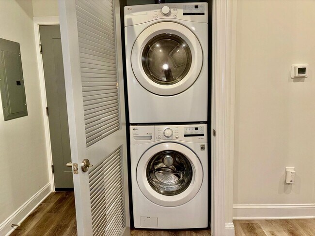 Building Photo - 6601 Ridge Ave