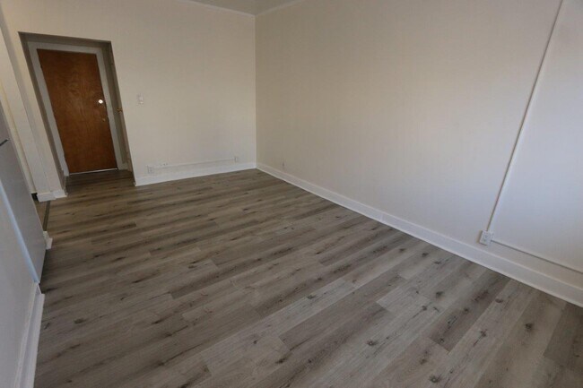 Building Photo - 919 S. Manhattan Pl
