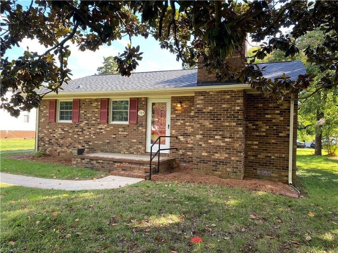 Primary Photo - Great 2 bed 1 bath in Burlington!