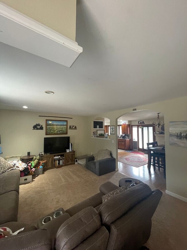 Building Photo - Cute Ranch Home w/ Fenced Yard and AC