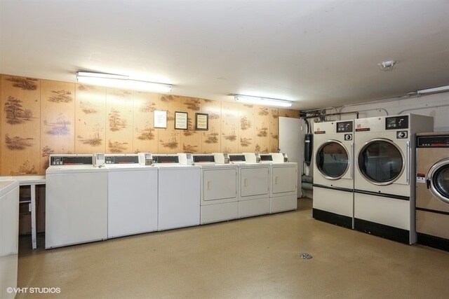 Foto del edificio - 8000 Archer Ave