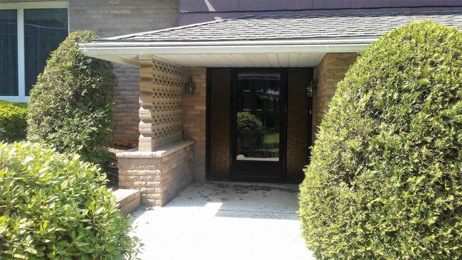 Building Photo - 5030 Old Airport Rd