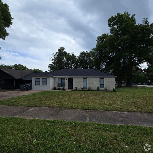 Building Photo - Fully Renovated 3BR/2BA Home