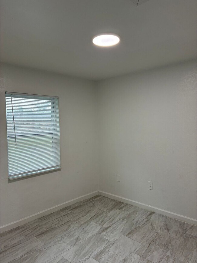 Foto del edificio - 3629-3631 N Fontage Rd