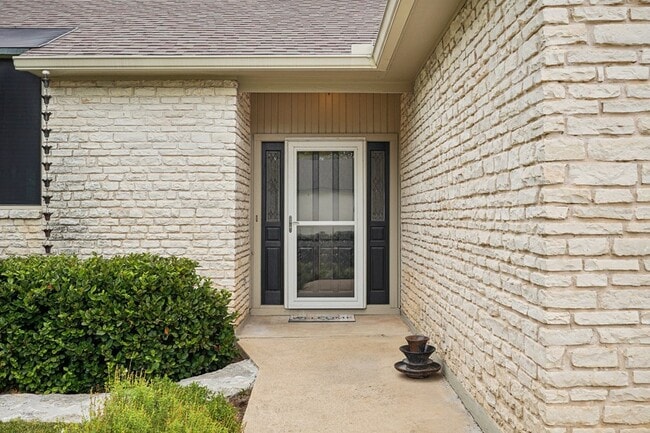 Building Photo - 230 Old Oaks