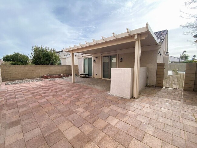 Building Photo - Single story Rhodes Ranch guard gated home...
