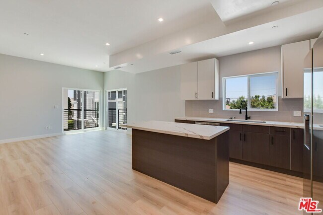 Building Photo - 4549 Saturn St