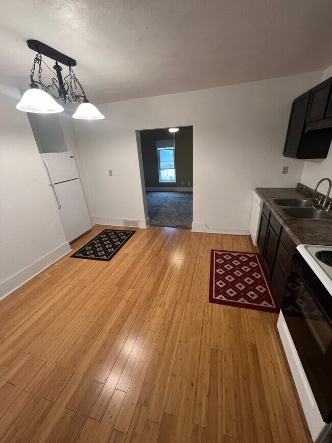 Building Photo - 10527 Daisy Hill Ln