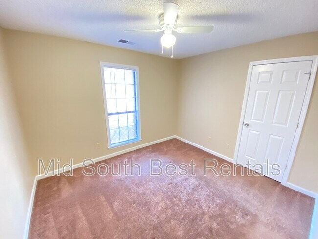 Foto del edificio - 7850 Meadow Trail Dr