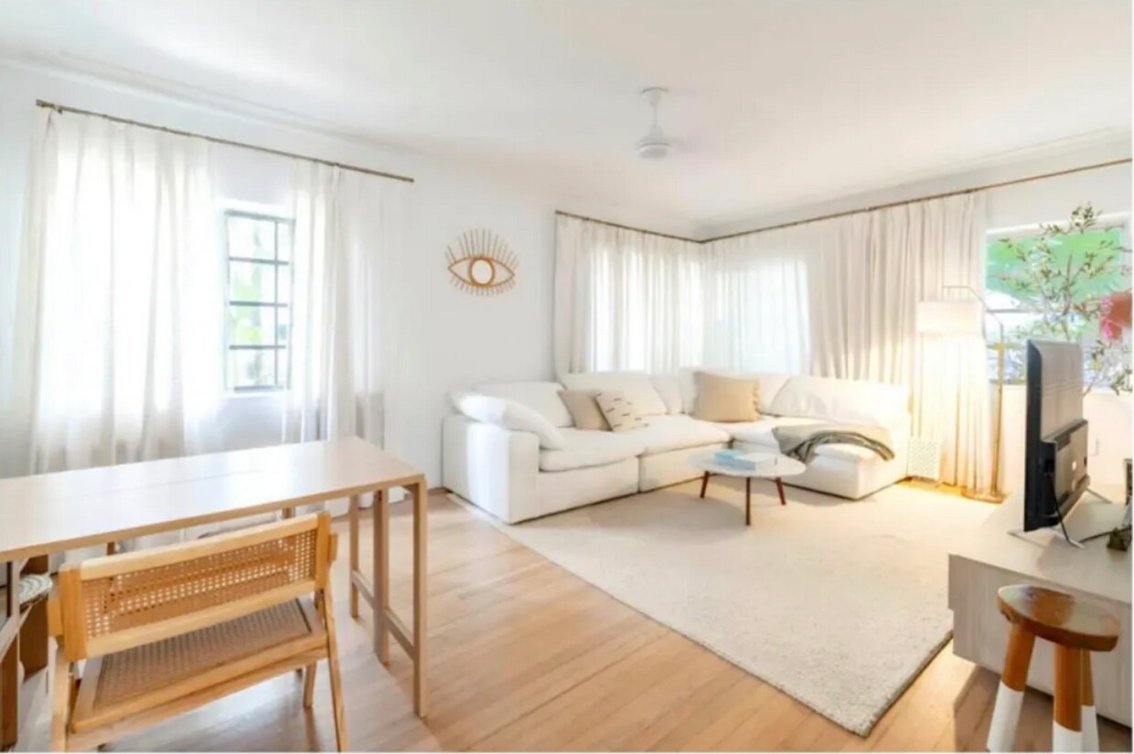 Main living room - 817 Meridian Ave (Miami Beach, FL)