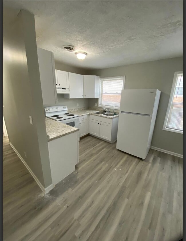 Building Photo - 160 Landings Dr