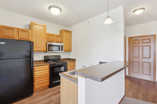 Columbia- Kitchen - Iron Gate