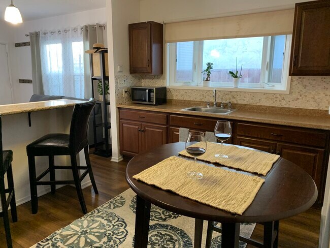 Kitchen (staged) - 672 W 16th St