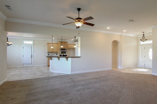 Building Photo - Beautiful 4 Bedroom Home Near Simpson Coll...