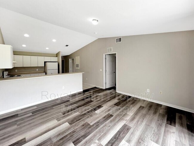 Foto del edificio - 4809 Leonard Blvd S