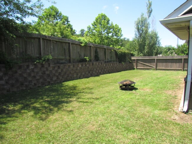 Foto del edificio - Coming Soon!  Available May 8th