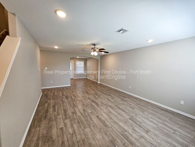 Foto del edificio - 6632 Leightyn Ln