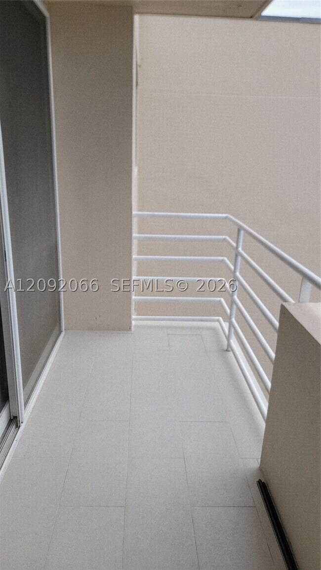 Foto del edificio - 8050 NW 8th St