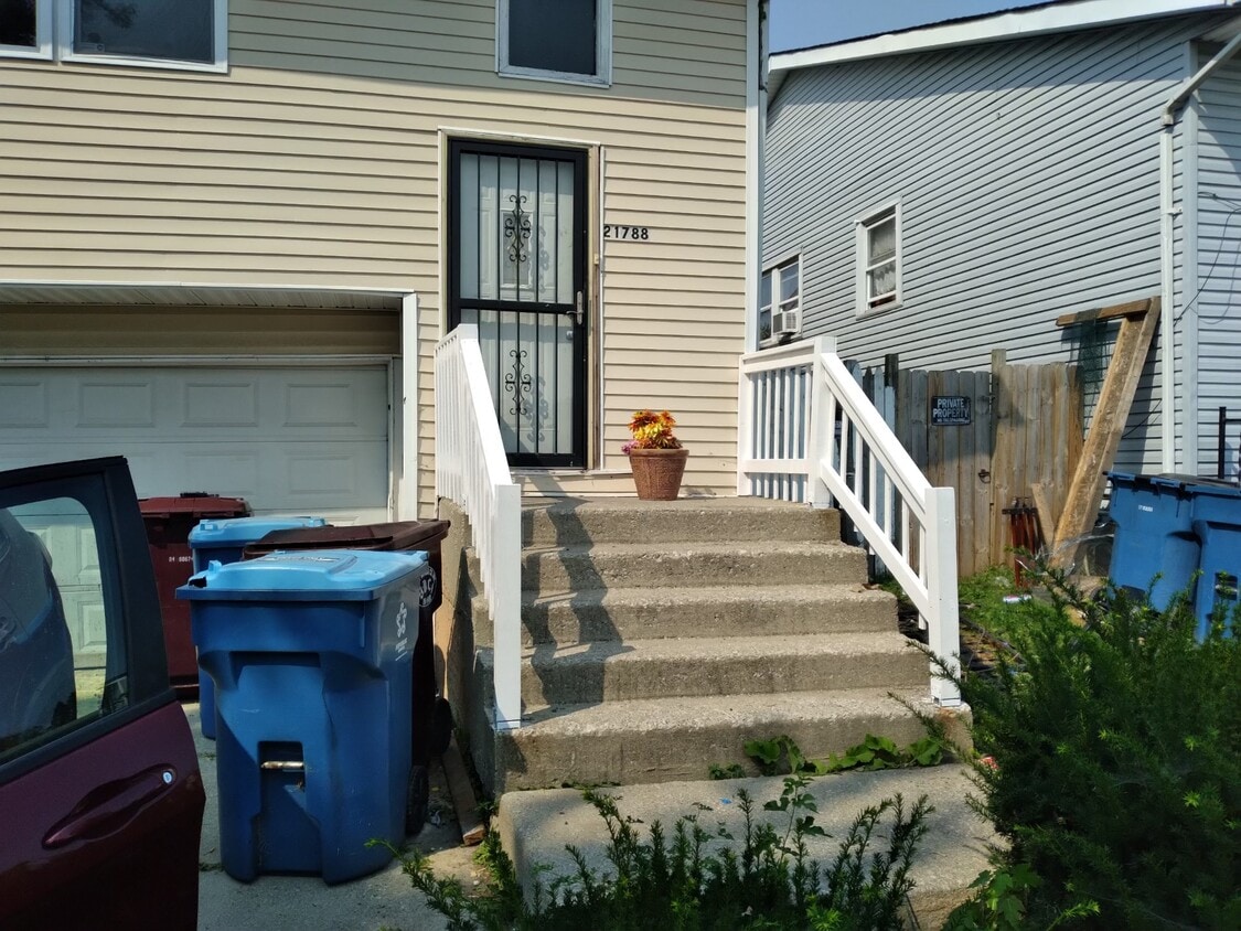 21788 Carol Ave, Sauk Village, IL 60411 House for Rent in Sauk Village, IL