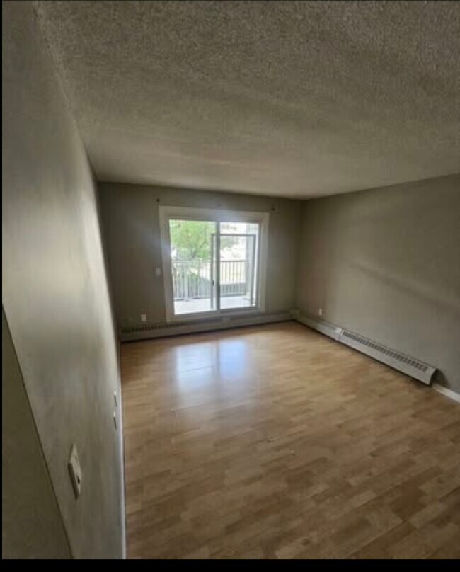 Building Photo - Unit For Rent