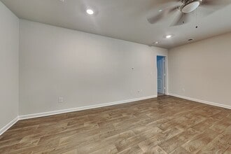 Building Photo - 302 Crooked Pne Ct