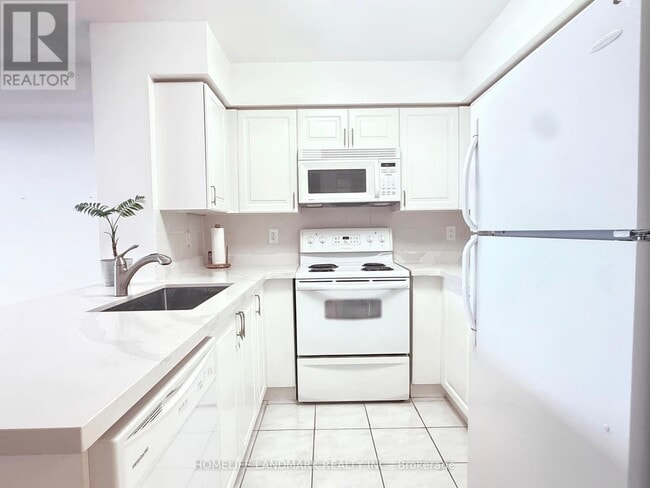 Photo du bâtiment - 4968 Yonge St