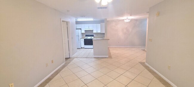 Building Photo - 940 Village Trail