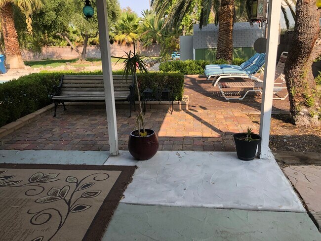 Personal Patio Space - 1730 Duneville St