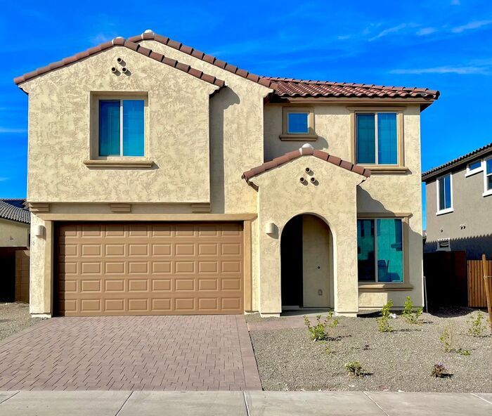 Foto principal - MOVE IN SPECIALS!! 2 Master Suites Open Ceiling Modern Home for RENT!