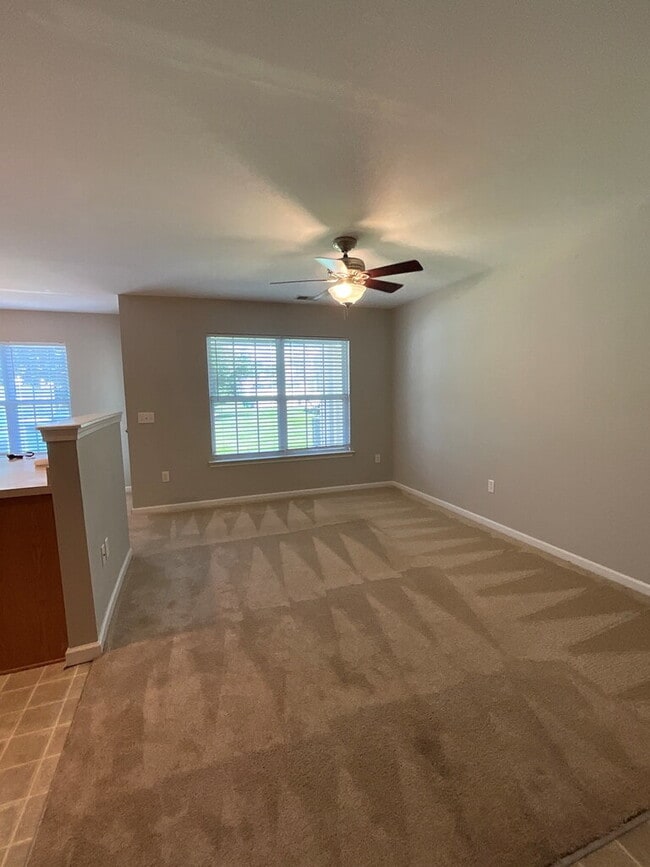 Building Photo - Spacious Townhome in Pooler