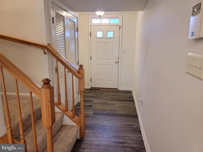 Building Photo - 13115 Rosebay Dr