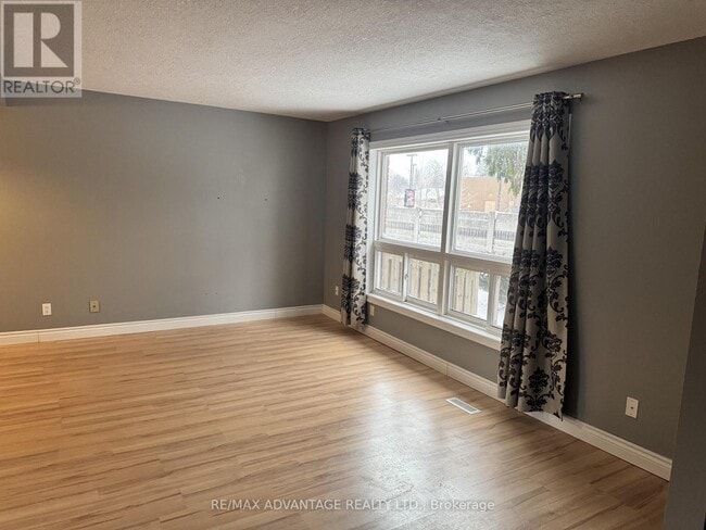 Building Photo - 89 Highview Ave E