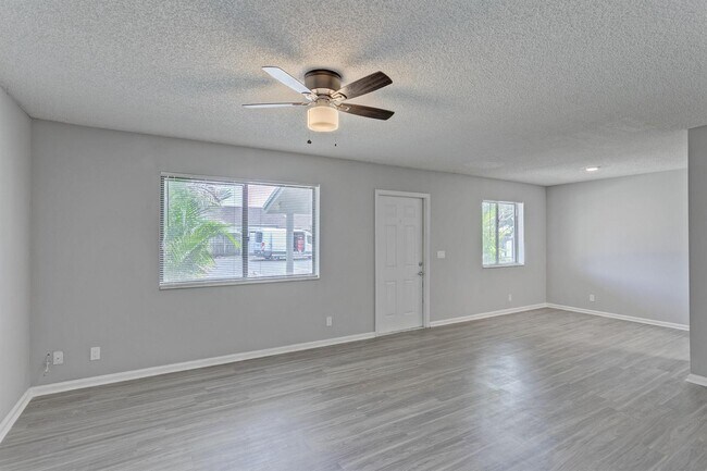 Foto del edificio - 9166 Roan Ln