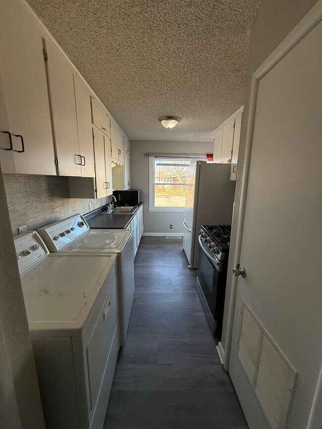 Foto del edificio - 3 bed 1 bath