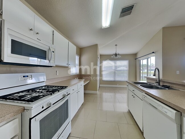 Foto del edificio - 29425 Crossland Dr