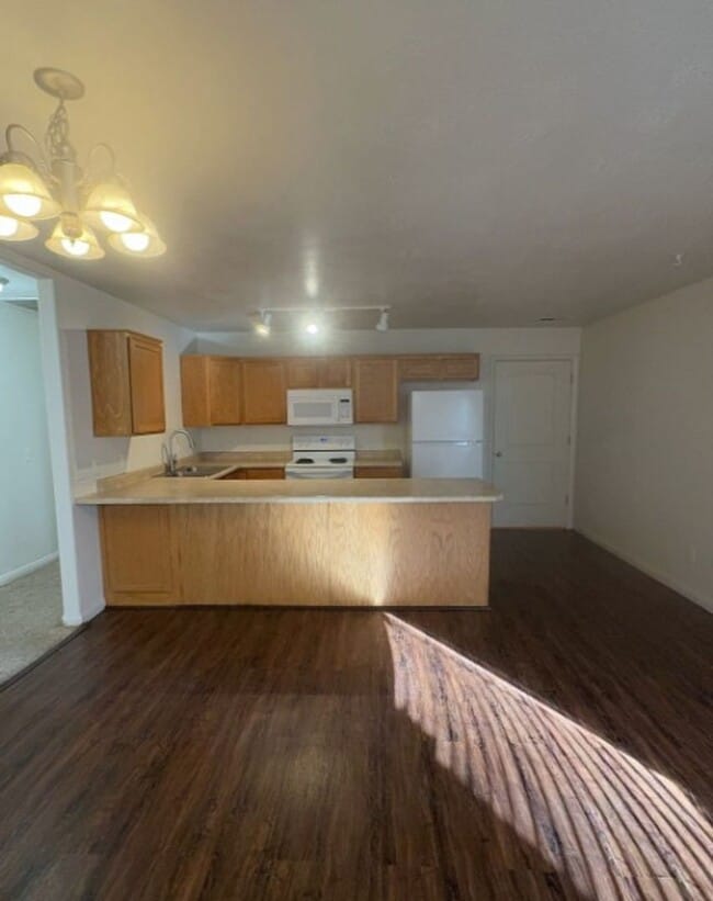 Foto del edificio - 4281 Wagon Wheel Dr E