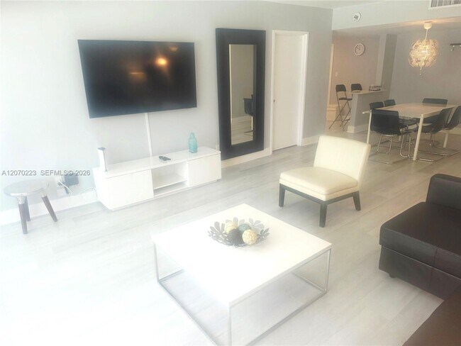 Foto del edificio - 5151 Collins Ave