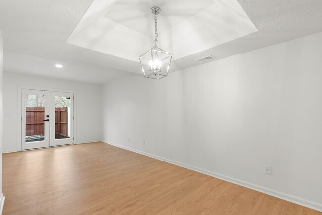 Building Photo - 111 Fernridge Dr
