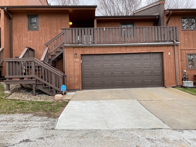 Front - 7169 N 79th Plaza