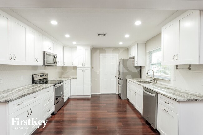 Foto del edificio - 10625 Wyndcliff Dr